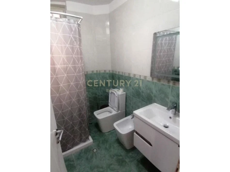 Tirane, jepet me qera apartament 2+1 Kati 2, 120 m² 650 € (kopeshti me qera)