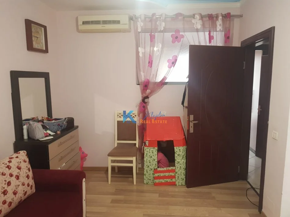 Tirane, jepet me qera apartament 2+1 Kati 4, 90 m² (Misto Mame, afer Hotel 7777)