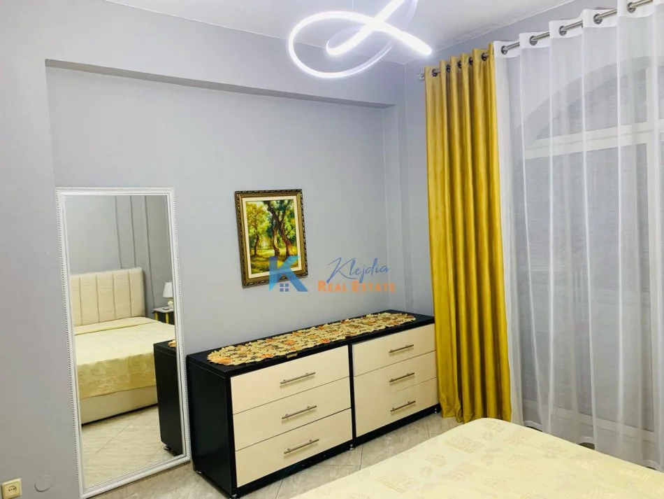 Tirane, jepet me qera apartament 1+1 Kati 4, 74 m² 600 € (Ne rrugen e Kavajes, afer Bllokut te Ambasadave)
