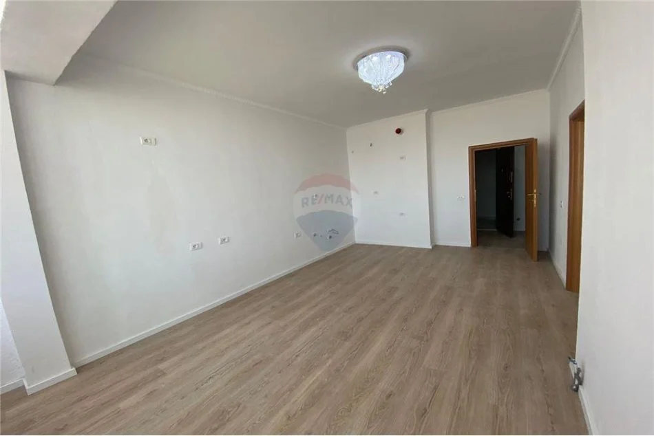 Tirane, shitet apartament 1+1 Kati 2, 60 m² 76.000 € (Rruga e Dajtit - Fresku)