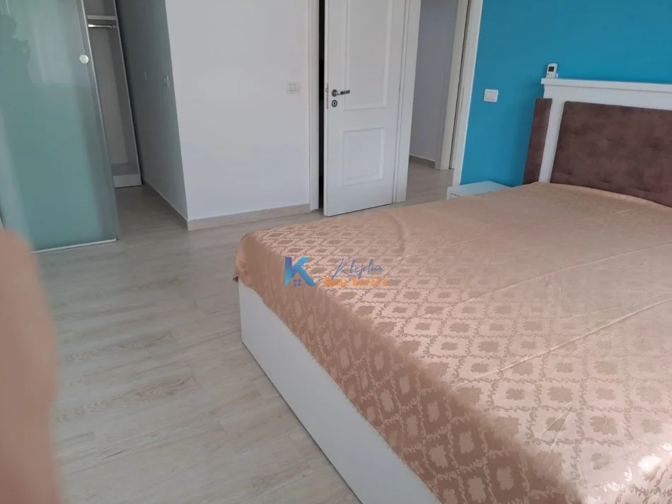 Tirane, jap me qera apartament 2+1 Kati 3, 100 m² 850 € (Bulevardi Zogu I, afer Ministrise se Drejtesise)
