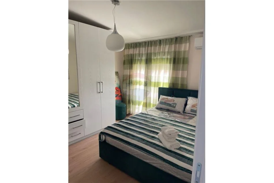 Tirane, jepet me qera apartament 1+1 Kati 12, 56 m² 1.000 € (barrikadave - Bulevardi Zogu I - Ministria e Drejtësis)