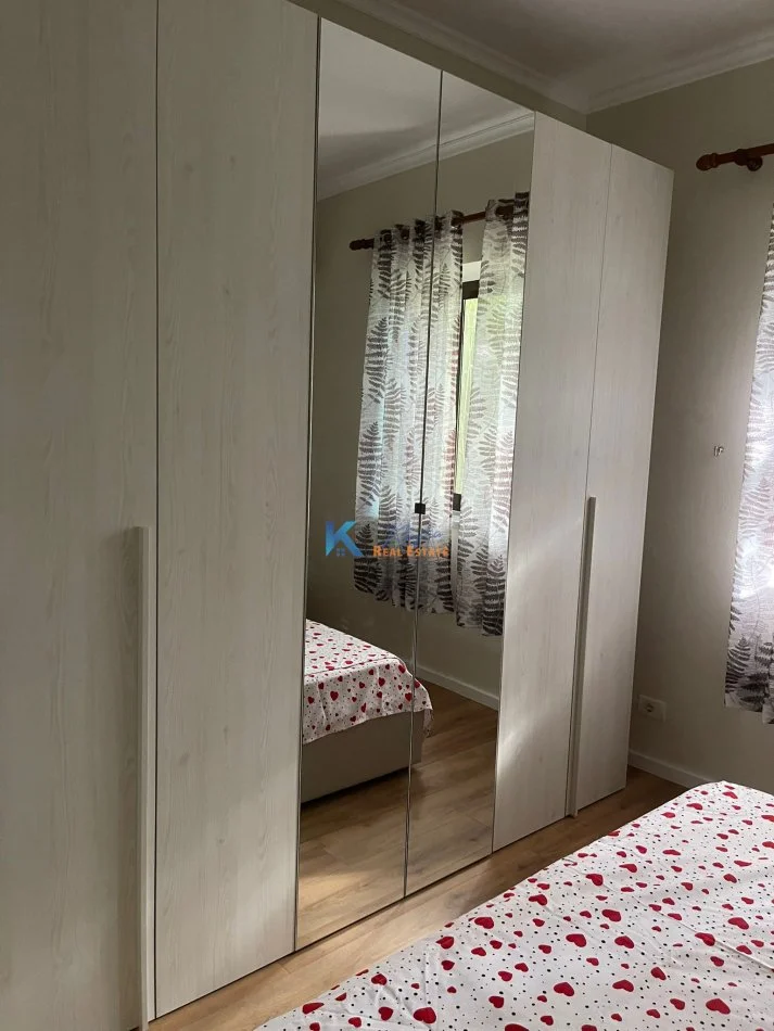 Tirane, jap me qera apartament 1+1+Ballkon Kati 1, 70 m² 450 € (Rruga Ferit Xhajko, ish restorant Durresi)