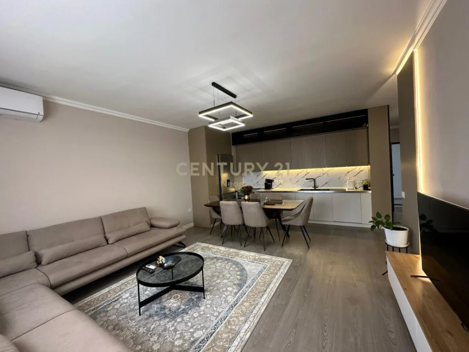 Tirane, shitet apartament 2+1 Kati 4, 119 m² 165.000 € (sauk)
