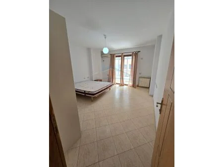 Shitet, Apartament 3+1, Unaza e Re, Tiranë. AREA41940