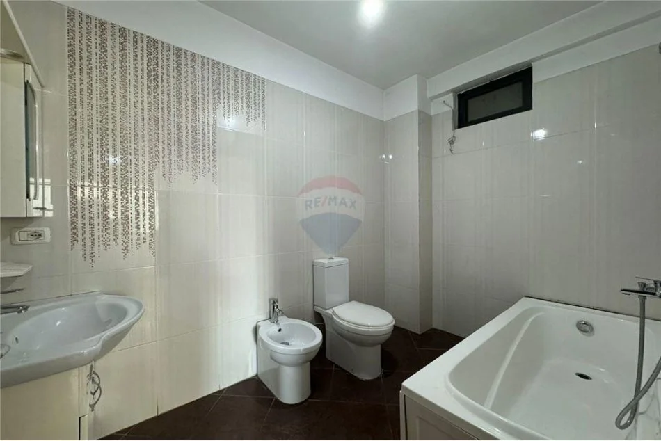 Tirane, jepet me qera apartament 2+1 Kati 5, 124 m² 500 € (Milto Sotir Gura - Astir - Fabrika e Miellit)