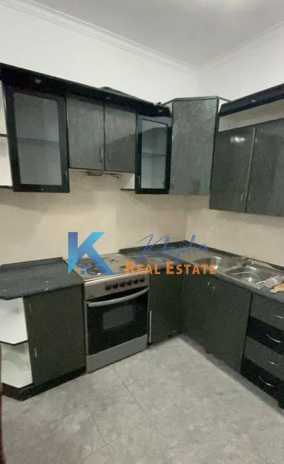 Tirane, jepet me qera apartament 2+1 Kati 6, 88 m² (Rruga Bardhyl, afer Bar Oslo)