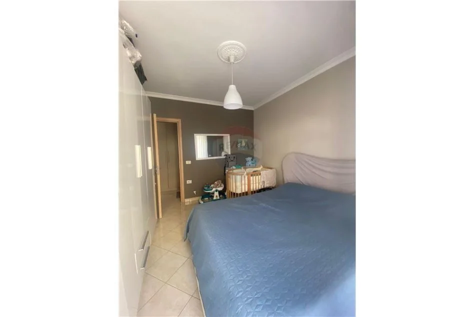 Tirane, shitet apartament 1+1 Kati 1, 77 m² 115.000 € (Kompleksi Ferrari - Rruga Peti, Liqeni i Thate)