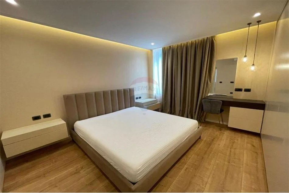 Tirane, jepet me qera apartament 2+1 Kati 4, 108 m² 1.100 € (Perballe Toptani Center - Qendër)