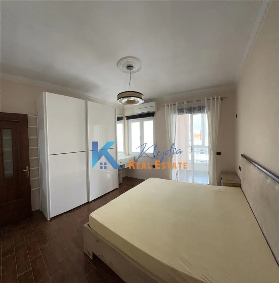 Tirane, shes apartament 1+1+Ballkon Kati 8, 85 m² 113.000 € (Yzberish, afer bar Unik)