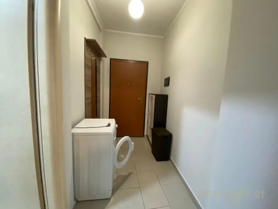 Tirane, shitet apartament 1+1 Kati 2, 72 m² 