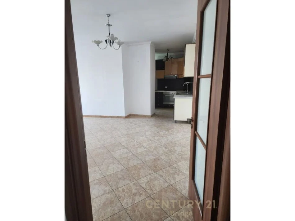 Tirane, shitet apartament 2+1 Kati 3, 112.000 m² 112.000 € 