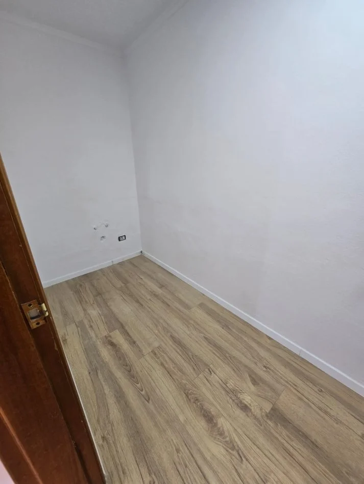 Tirane, shes apartament 2+1+Ballkon Kati 1, 81 m² 138.000 € (Ali Demi)