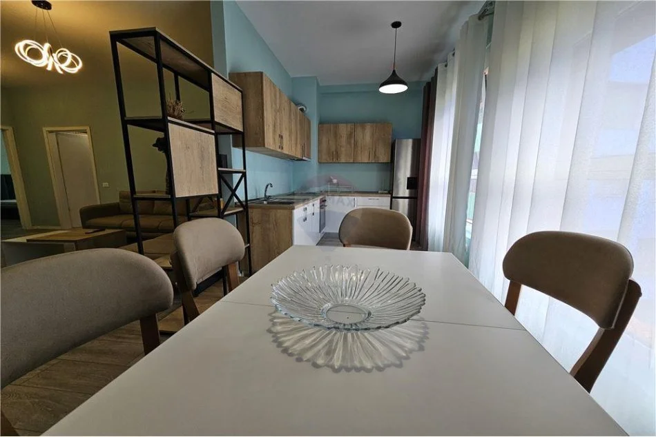 Tirane, jepet me qera apartament 2+1 Kati 3, 97 m² 500 € (Ali Demi)