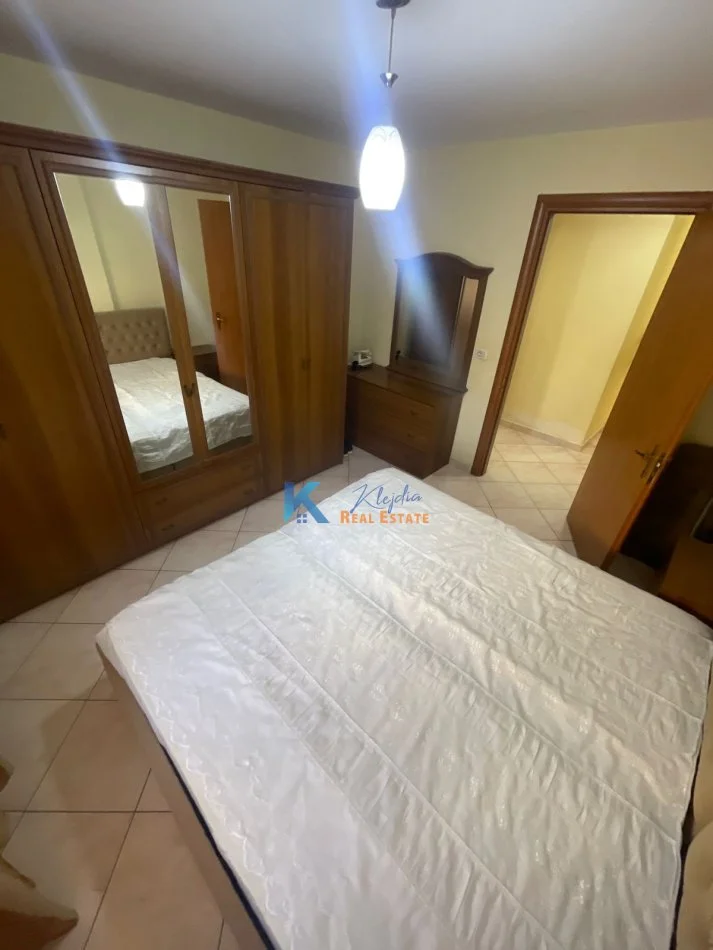 Tirane, jap me qera apartament 1+1+Ballkon Kati 3, 75 m² 490 € (afer Medresese, te Rruga e Dibres)