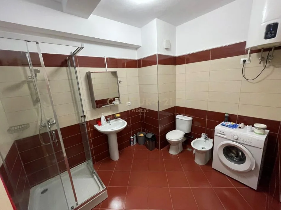 Tirane, jepet me qera apartament 1+1 Kati 5, 500 € (bulevardi i ri)