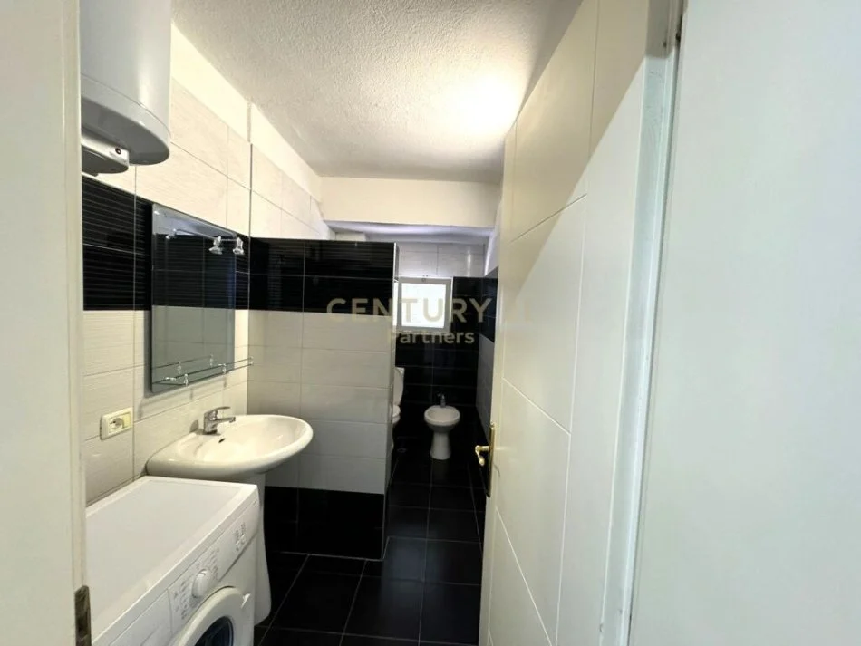 Tirane, shitet apartament 2+1 Kati 2, 79 m² 115.000 € (oxhaku)