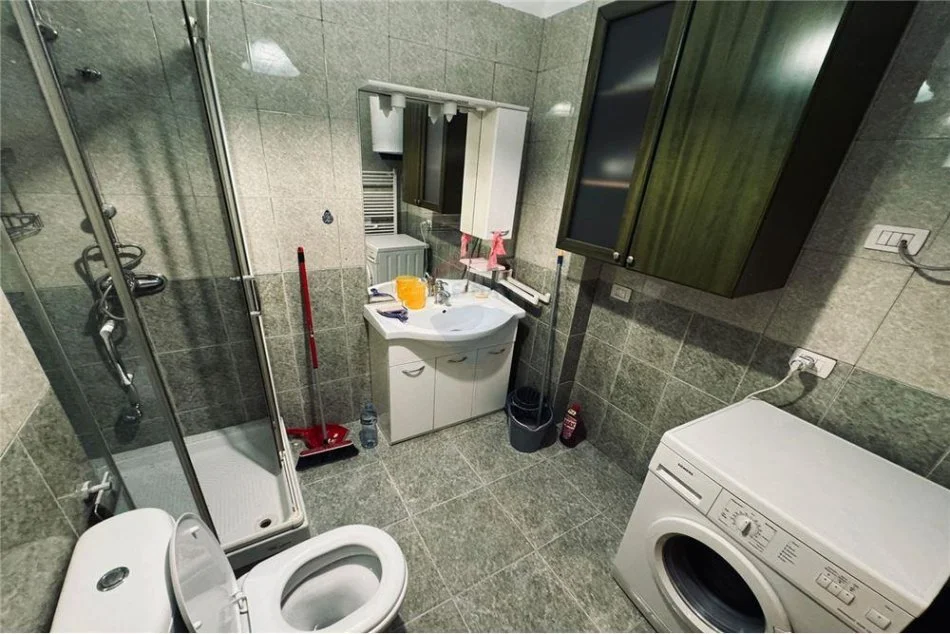 Tirane, jepet me qera apartament 2+1 Kati 4, 118 m² 500 € (ISH STACIONI I TRENIT (USLUGA))