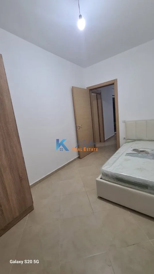 Tirane, jap me qera apartament 2+1+Ballkon Kati 3, 91 m² 500 € (Te Liqeni i Thate, kompleksi Fz Construction)