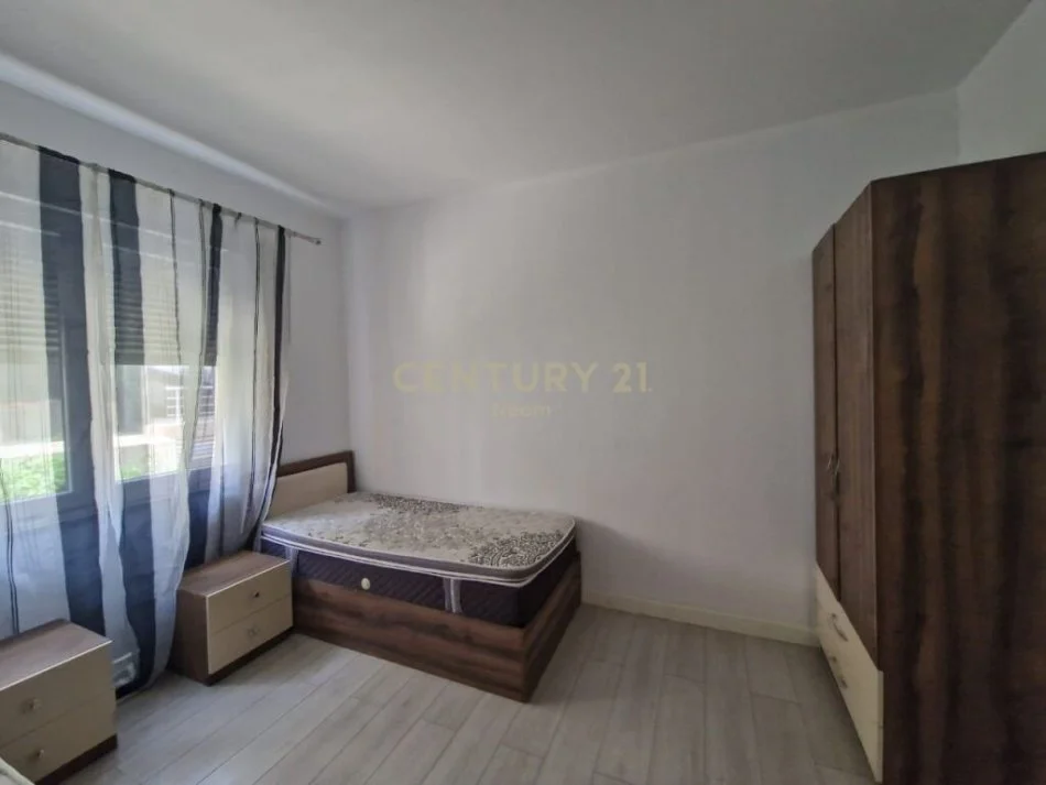 Tirane, jepet me qera apartament 2+1 Kati 2, 97 m² 600 € (liqeni i thate)