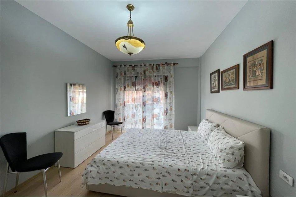 Tirane, jepet me qera apartament 2+1 , 77 m² 500 € (Fusha e Aviacionit)