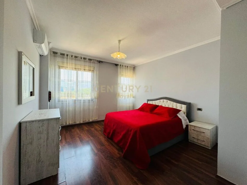Tirane, jepet me qera apartament 2+1 Kati 9, 100 m² 900 € (liqeni i tiranes)