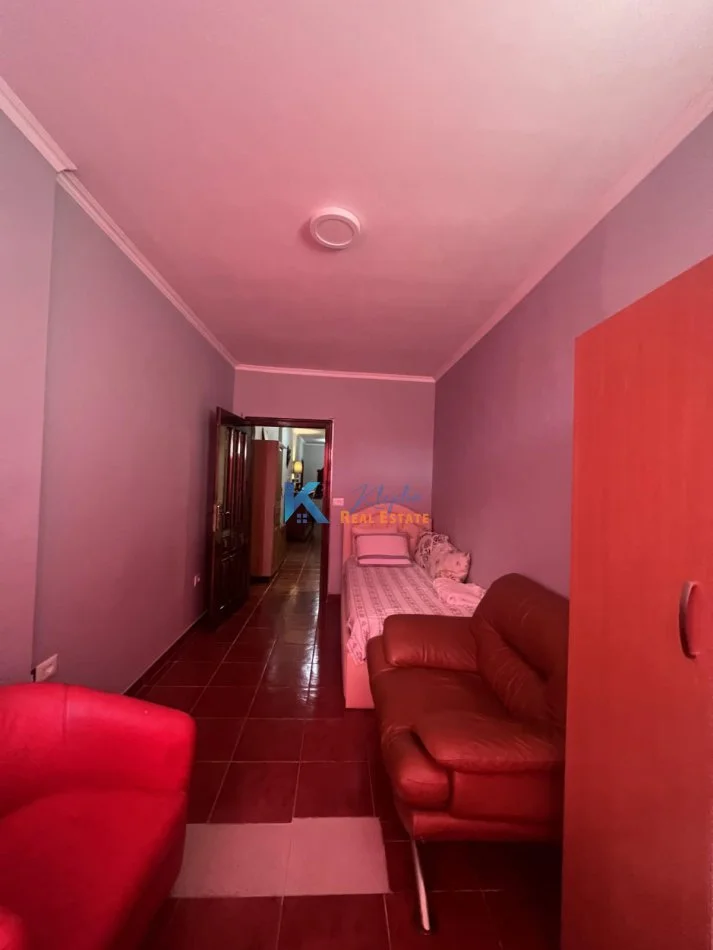 Tirane, jap me qera apartament 3+1+Ballkon Kati 9, 125 m² 600 € (Komuna e Parisit, afer Kika 1)