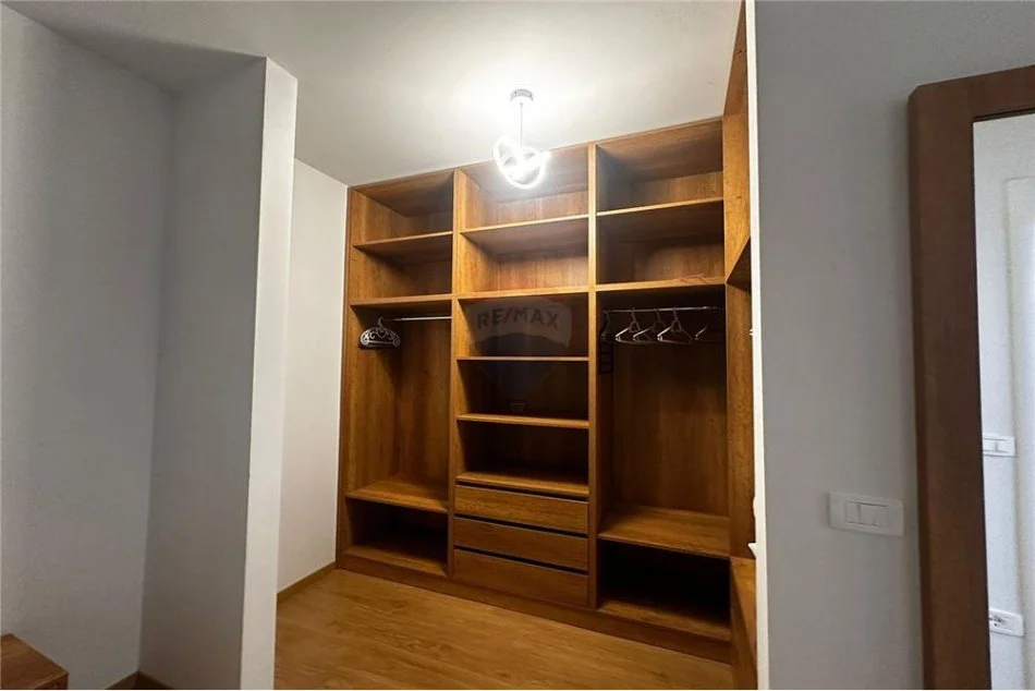 Tirane, jepet me qera apartament 2+1 Kati 2, 110 m² 900 € (Liqeni i Thatë)