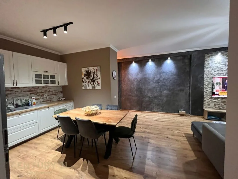 Tirane, jepet me qera apartament 2+1 Kati 3, 108 m² 800 € (kopeshti botanik)