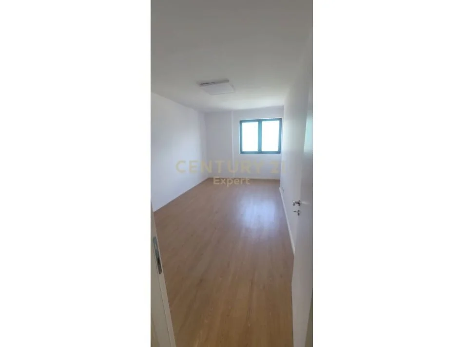 Tirane, jepet me qera apartament 1+1 Kati 3, 68 m² 450 € (astir)