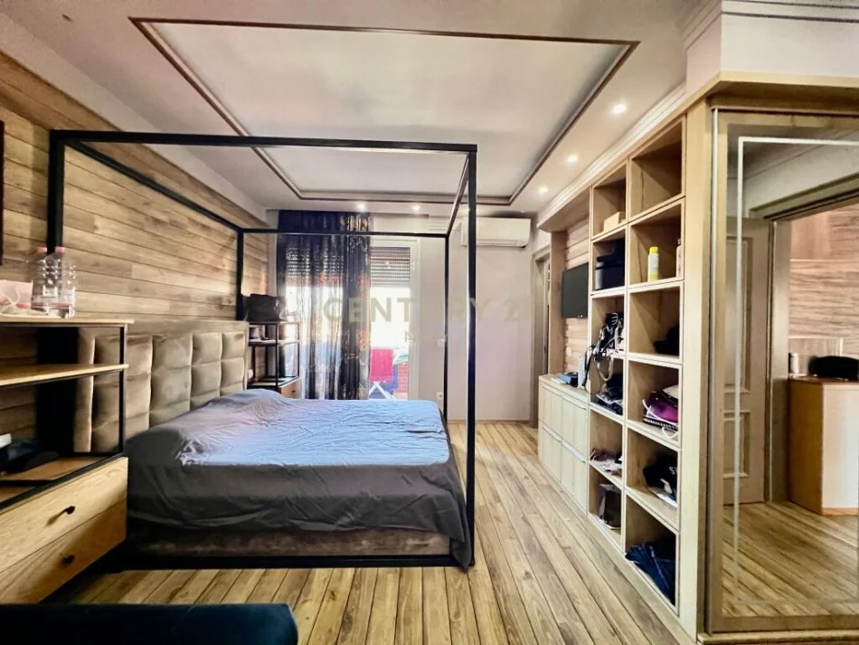 Tirane, jepet me qera apartament 2+1 Kati 1, 110 m² 900 € (liqeni i thate)