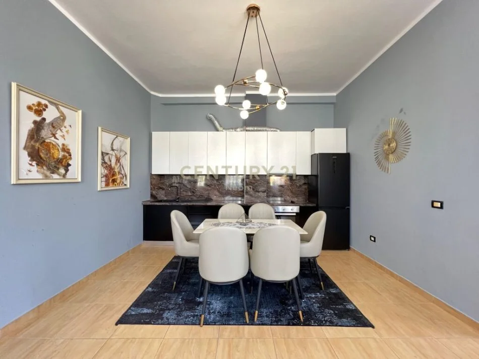 Tirane, jepet me qera apartament 1+1 Kati 1, 63 m² 400 € (fresku)