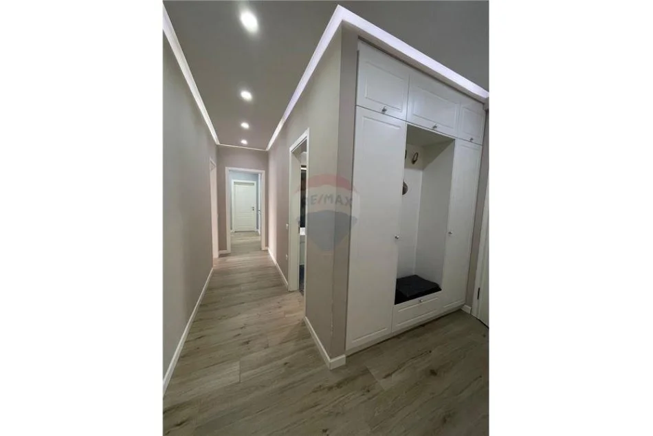 Tirane, shitet apartament 3+1 Kati 7, 145 m² 250.000 € (Green City - Fusha e Aviacionit)