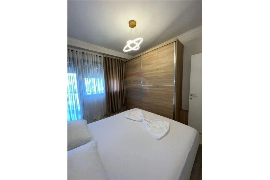 Tirane, jepet me qera apartament 1+1 , 70 m² 700 € (Rruga Kosovareve - Tirana e Re)