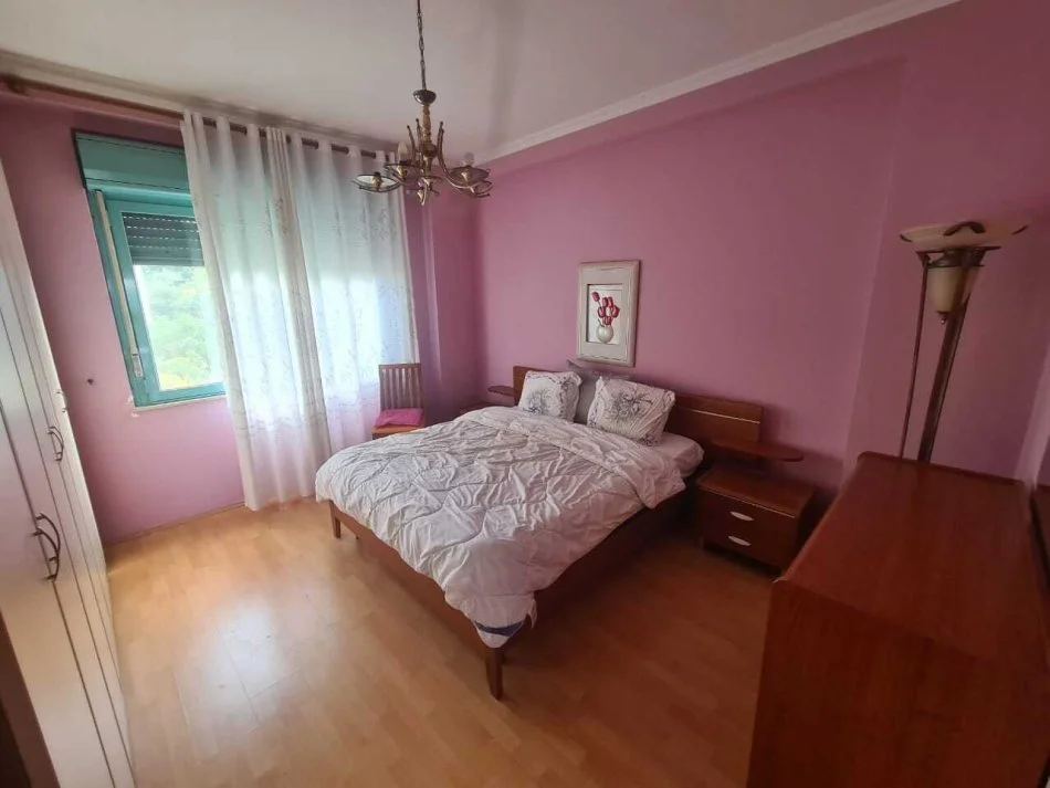 Durres, jepet me qera apartament 2+1+Ballkon Kati 5, 95 m² 450 € (Vollga, Durres)