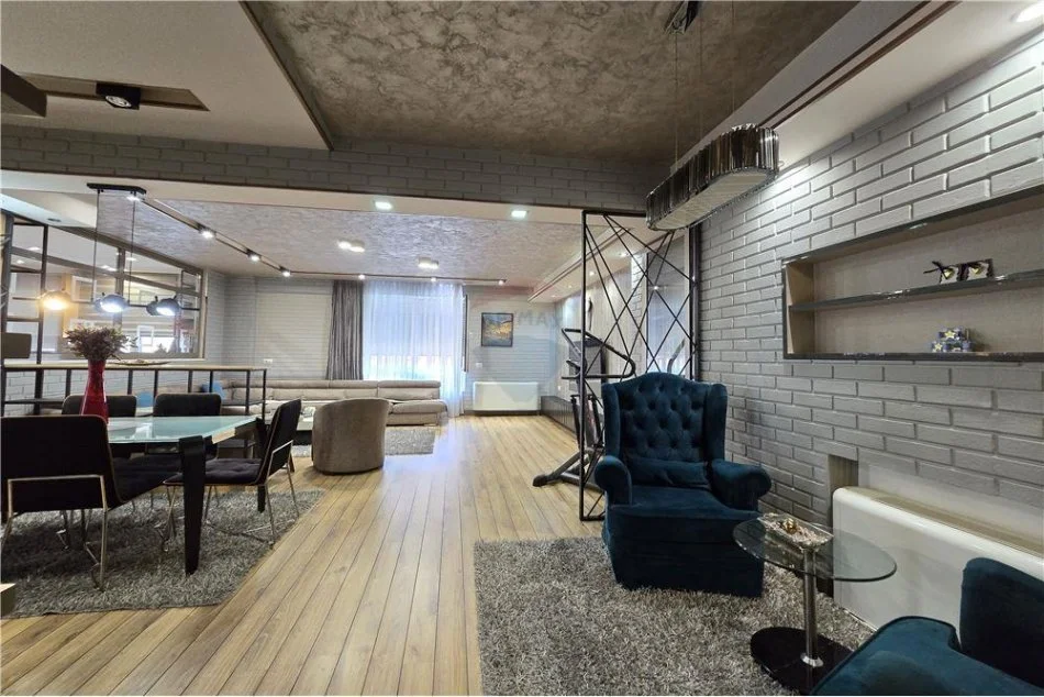 Tirane, jepet me qera apartament 2+1 Kati 4, 190 m² 2.000 € (Myslym Shyri - Tregu Cam)