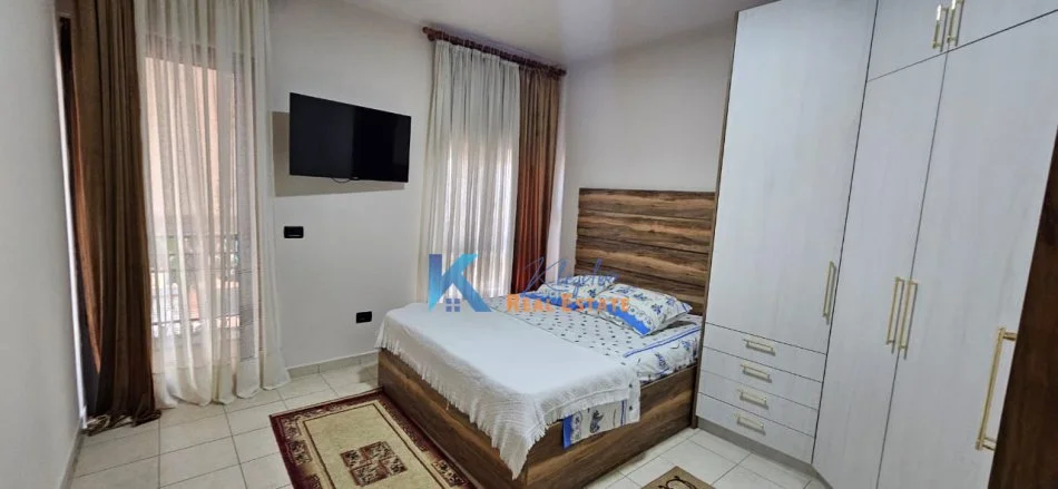 Tirane, jap me qera apartament 1+1+Ballkon Kati 5, 52 m² 550 € (Komuna e Parisit)