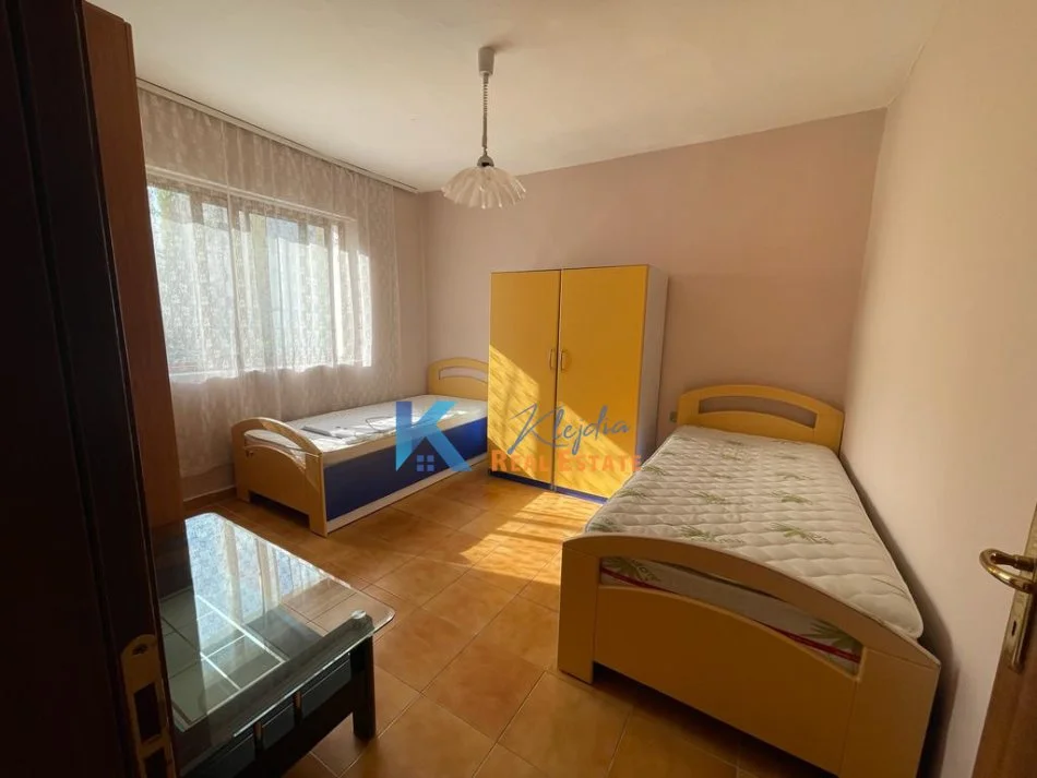 Tirane, jap me qera apartament 2+1+Ballkon Kati 2, 75 m² 400 € (Ali Dem)