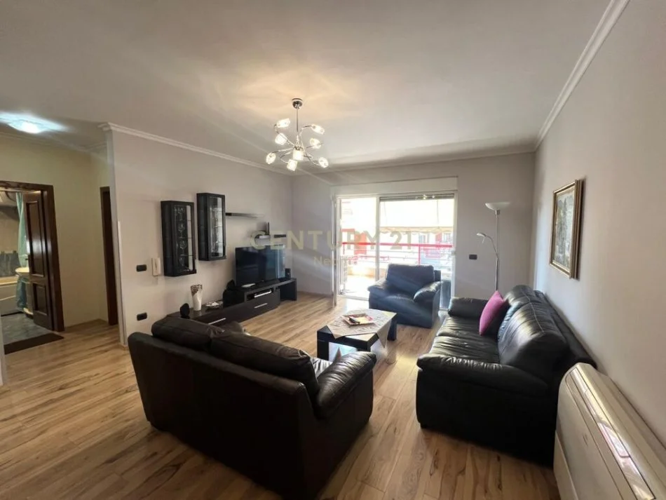 Tirane, jepet me qera apartament 2+1 Kati 4, 125 m² 850 € (Liqeni i thate)