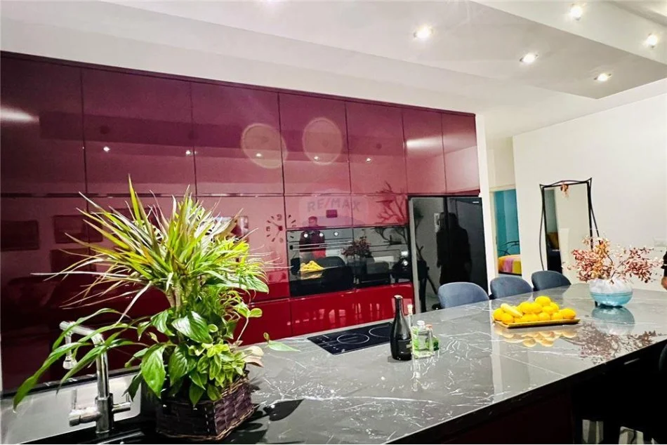 Tirane, shitet apartament 2+1 Kati 3, 136 m² 330.000 € (Rruga Hamdi Sina - Liqeni i Thatë)