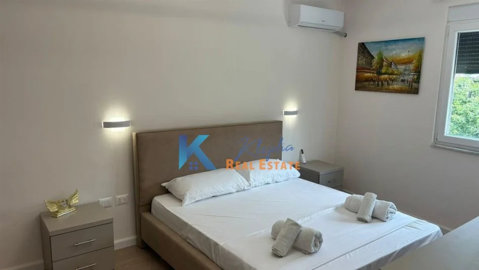 Tirane, jap me qera apartament 1+1+Ballkon Kati 1, 60 m² 400 € (Rruga 5 Maji)