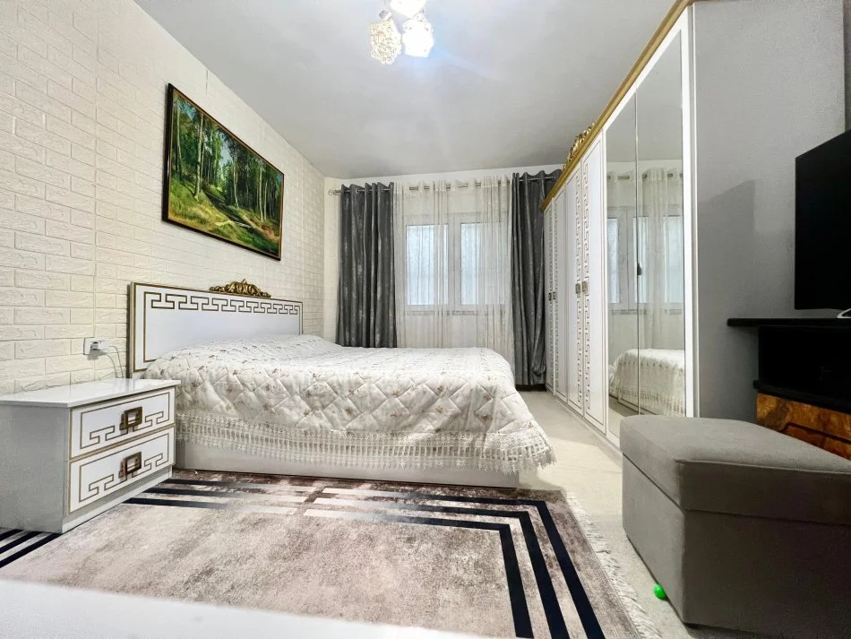 Tirane, shitet shtepi 2+1+Ballkon Kati 1, 193 m² 180.000 € (Allias)