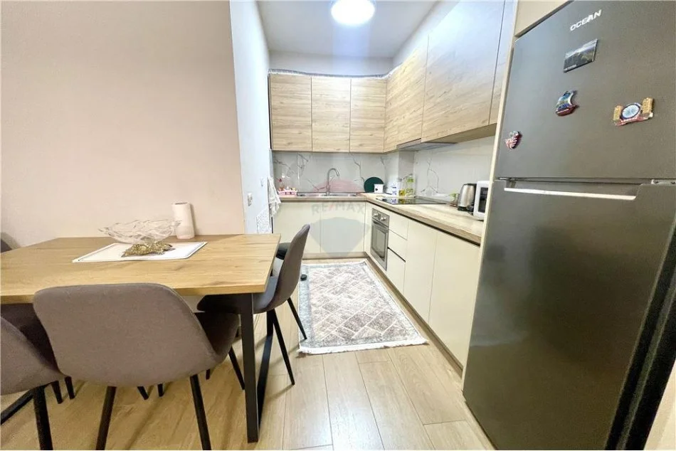 Tirane, jepet me qera apartament 1+1 Kati 5, 65 m² 500 € (Rruga Riza Cerova - Gjimnazi "Partizani" - Rruga e Dibrës)