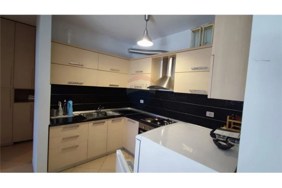 Tirane, shitet apartament 1+1 Kati 4, 74 m² 155.000 € (Rruga e Kavajës - Globe)