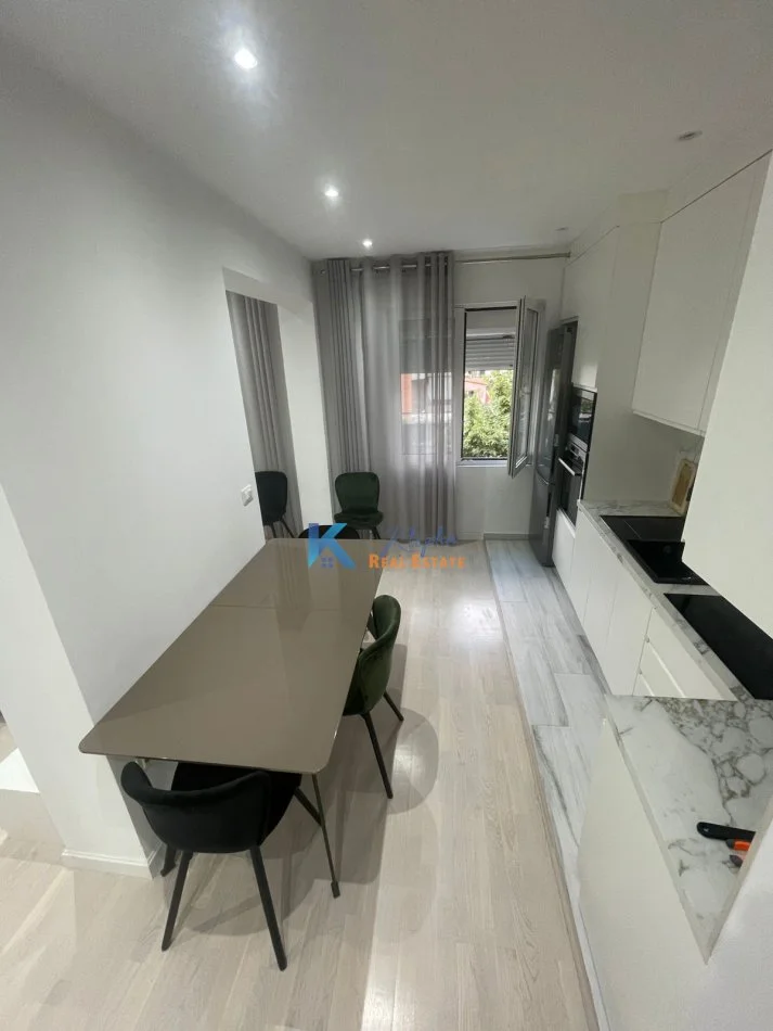 Tirane, jap me qera apartament 1+1+Ballkon Kati 3, 64 m² (1+1 per qira te Rruga Bardhyl)