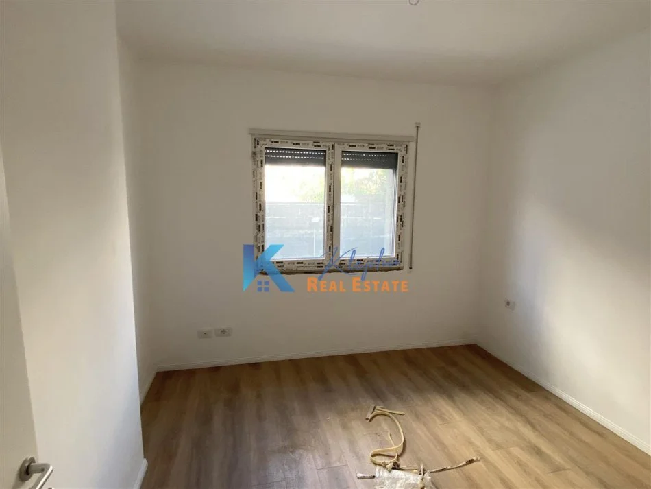 Tirane, jepet me qera apartament 1+1 Kati 1, 60 m² 350 € (Kodra e Diellit, kompleksi Kurora e Kopshtit)