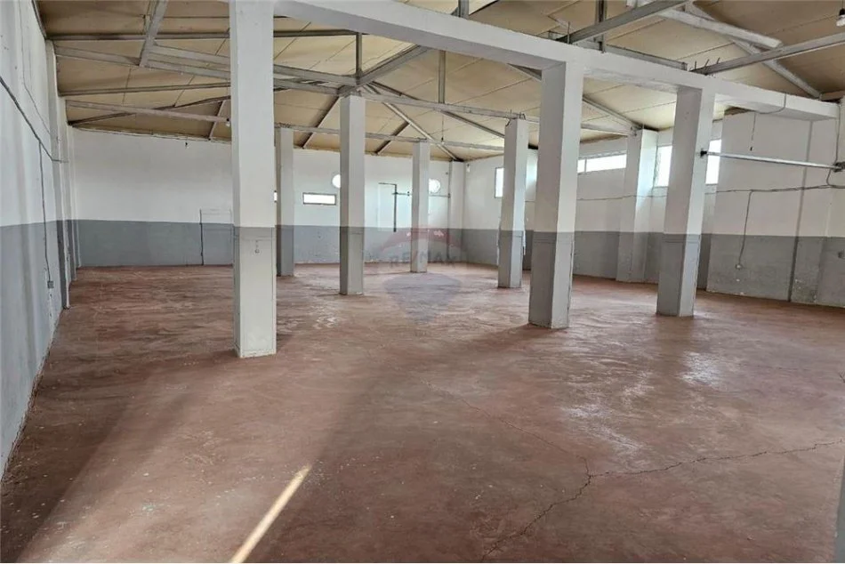 Tirane, jepet me qera ambjent biznesi Kati 2, 360 m² 800 € (Rruga "Dhimo Dhima")