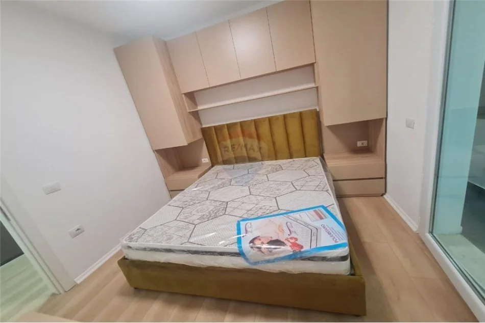 Tirane, jepet me qera apartament 1+1 Kati 6, 55 m² 550 € (Rr. "Beniamin Kruta", Ish Fusha e Aviacionit)