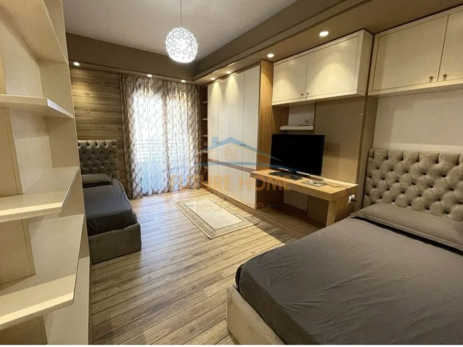 Tirane, shitet apartament 2+1+Ballkon Kati 3, 192 m² 590.000 € (MYSLYM SHYRI)