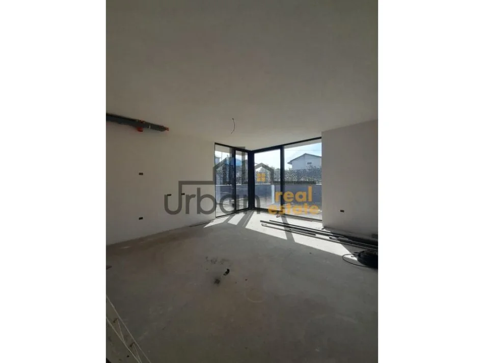 Tirane, shes Vile 3 Katshe , 480 m² 800.000 € (Pallati i Brigadave)